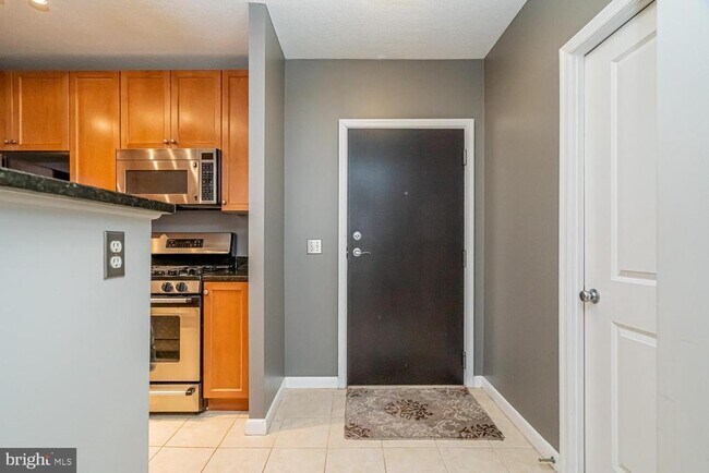 Building Photo - 851 N Glebe Rd