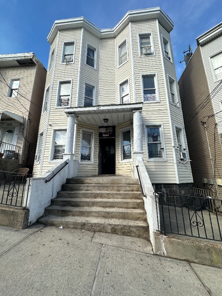 Primary Photo - 147 Beech St