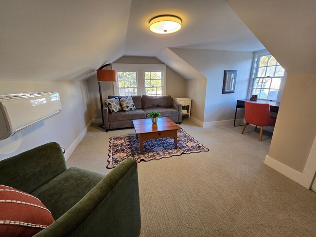 Building Photo - NEW LISTING!!!!!