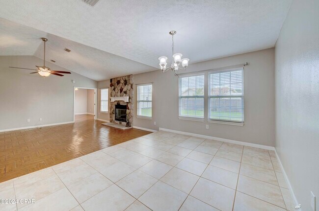 Building Photo - 305 S Star Ave