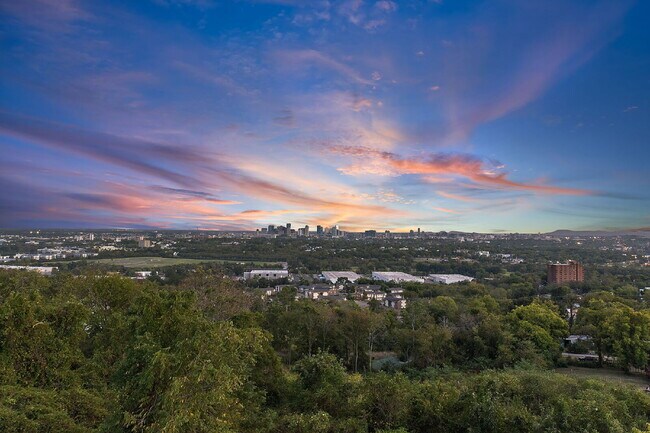 Building Photo - "Spacious 4-Bed, 4-Bath Gem in Nashville -...