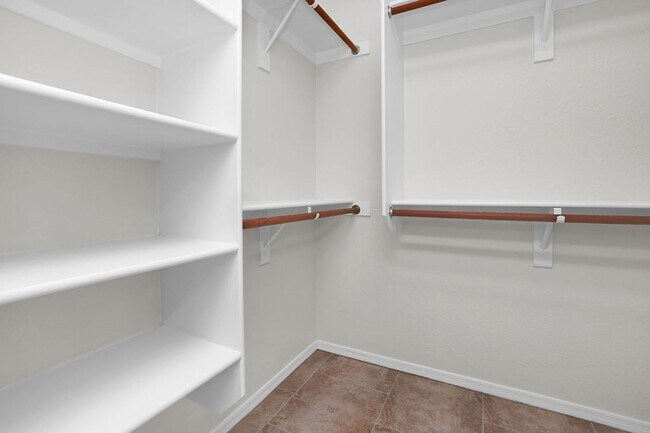 Building Photo - 18631 E Swan Dr