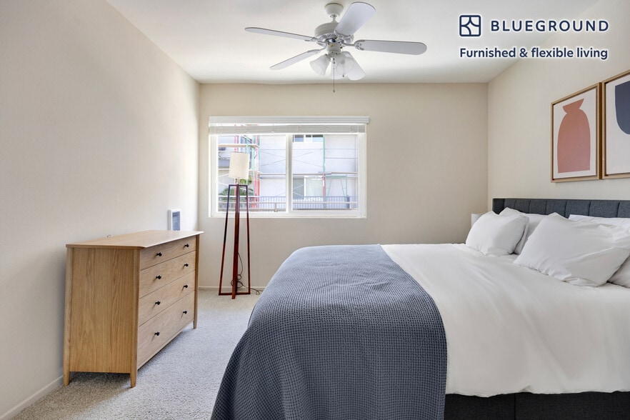 Building Photo - 28124 Peacock Ridge Dr