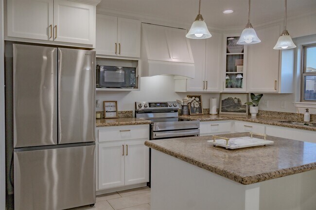 Building Photo - 4305 Alina Dr