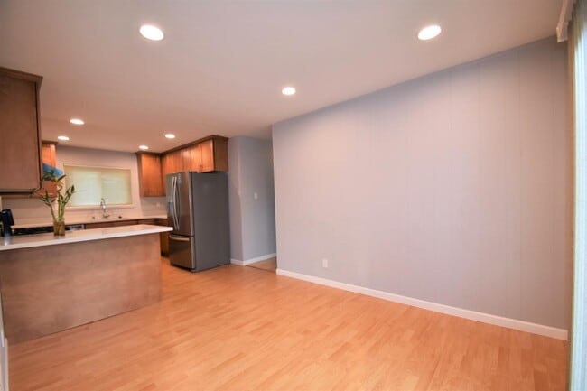 Building Photo - 2070 Sierra Wood Dr