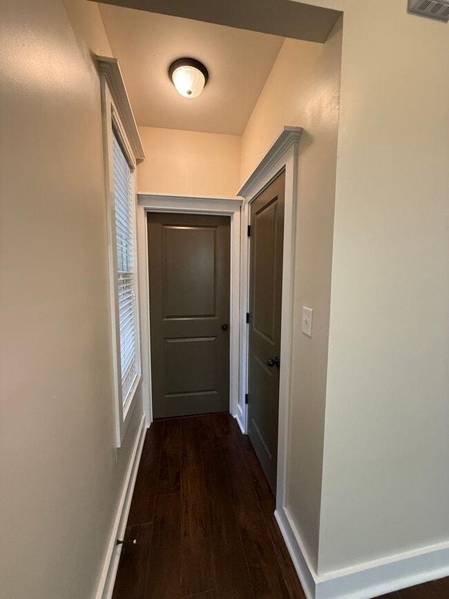 Building Photo - Charming Craftsman Home on Mitchell Bridge...