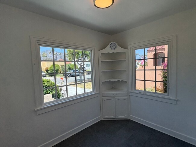 Building Photo - Charming Tudor Style 3 Bed 1.5 Bath PLUS Studio Guest House complete with kitchen and bath!