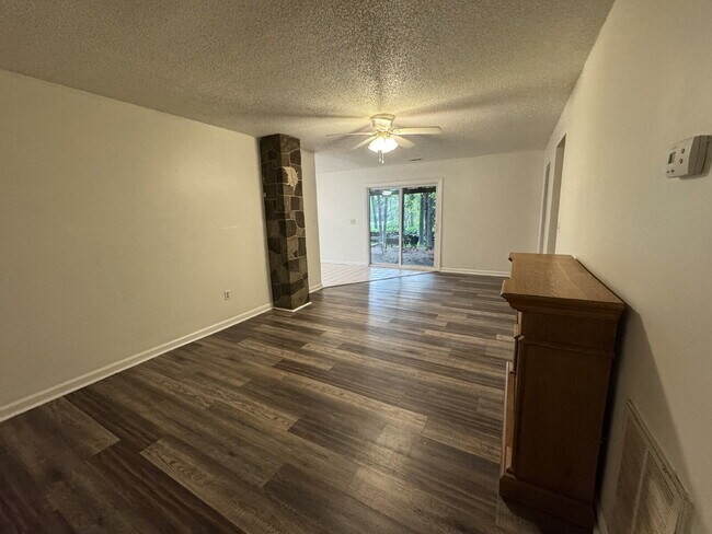 Building Photo - 2 bedroom 1 bathroom in Fair Play