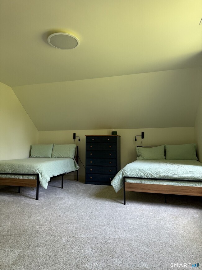 Building Photo - 68 Hopkins Rd