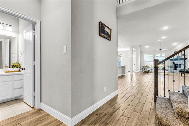 Building Photo - 713 Parkland Dr