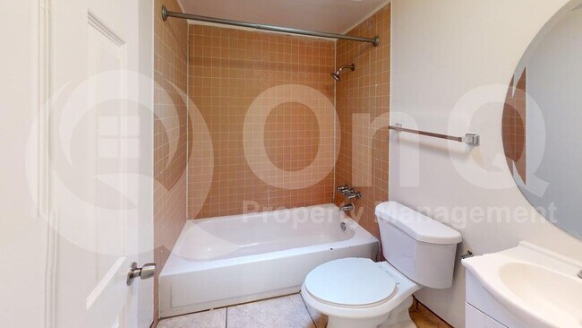 Building Photo - 1132 W Knox Pl