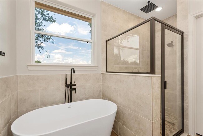 Building Photo - 24738 Roscommon Ln