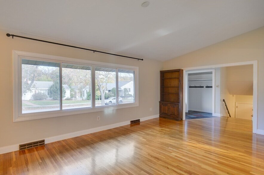 Building Photo - 93 Woodcliff Rd