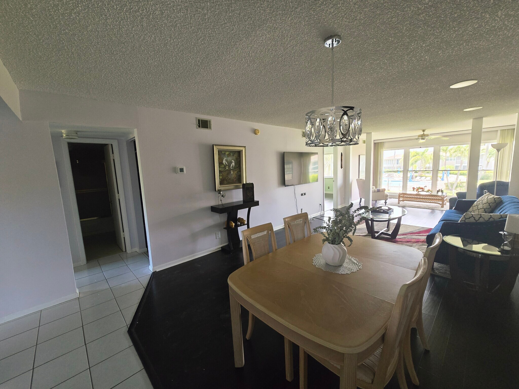 Building Photo - 160 Palm Dr