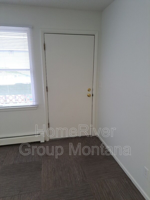 Building Photo - 707 SW Higgins Ave