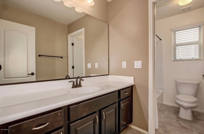 Building Photo - Beautiful 4BR Gated Home in Lehi Crossing ...