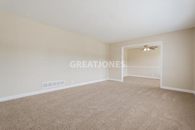 Building Photo - 7268 Fontana Dr