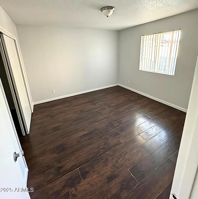 Building Photo - 555 W Rio Salado Pkwy