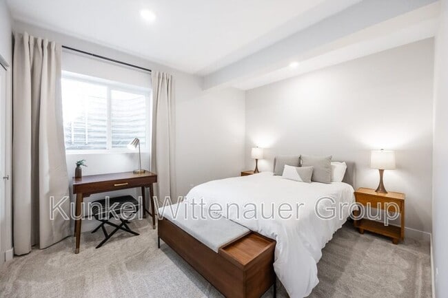 Building Photo - 2624 Beacon Point Ct