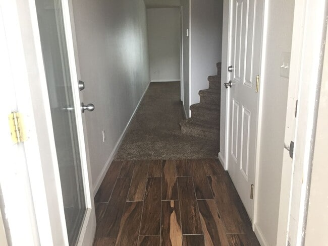 Building Photo - Parkview Townhomes