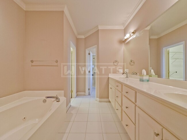 Building Photo - Spacious 3-Bed, 2-Bath Riverchase Garden Home