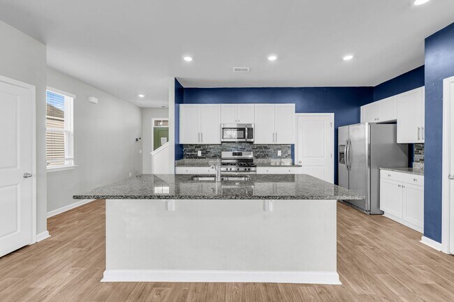 Building Photo - 550 Wayton Cir