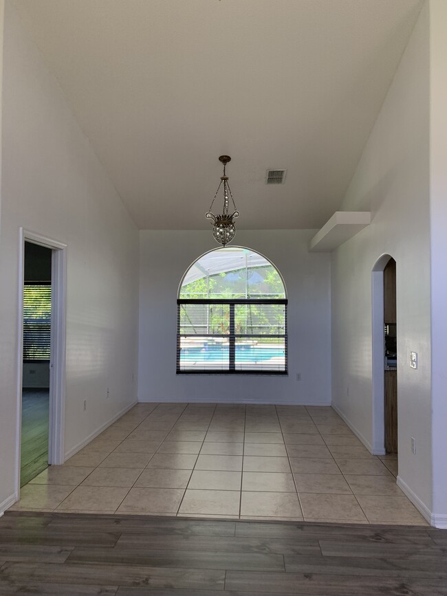 Building Photo - 231 Shady Oak Loop
