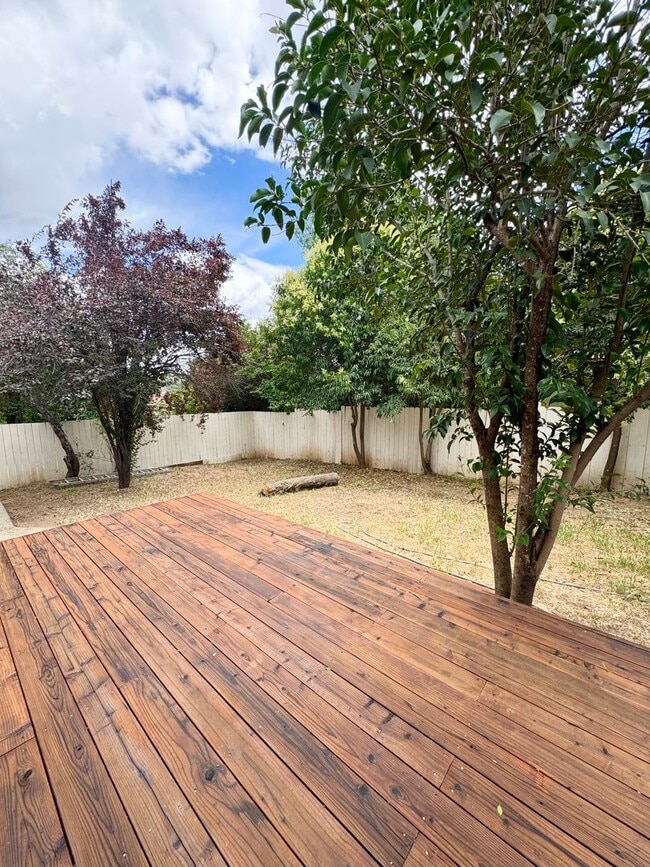 Building Photo - Private Renovated Home in Westside Redding