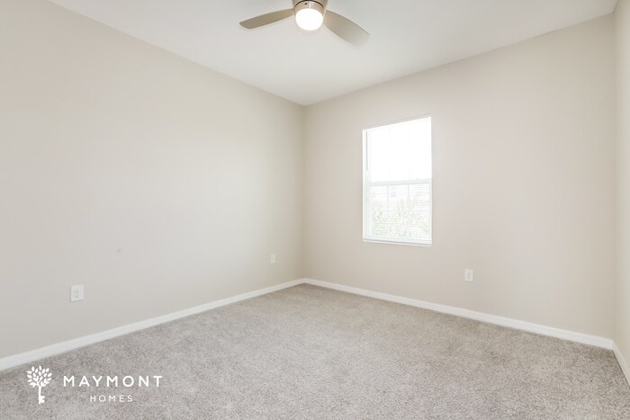 Building Photo - 2400 Sanderling St