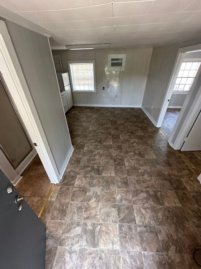 Building Photo - Coldwater Road