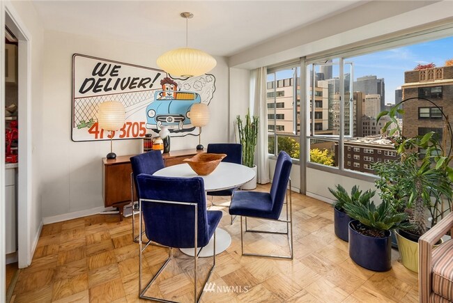 Building Photo - Light & bright view 1 bed 1 bath condo First Hill
