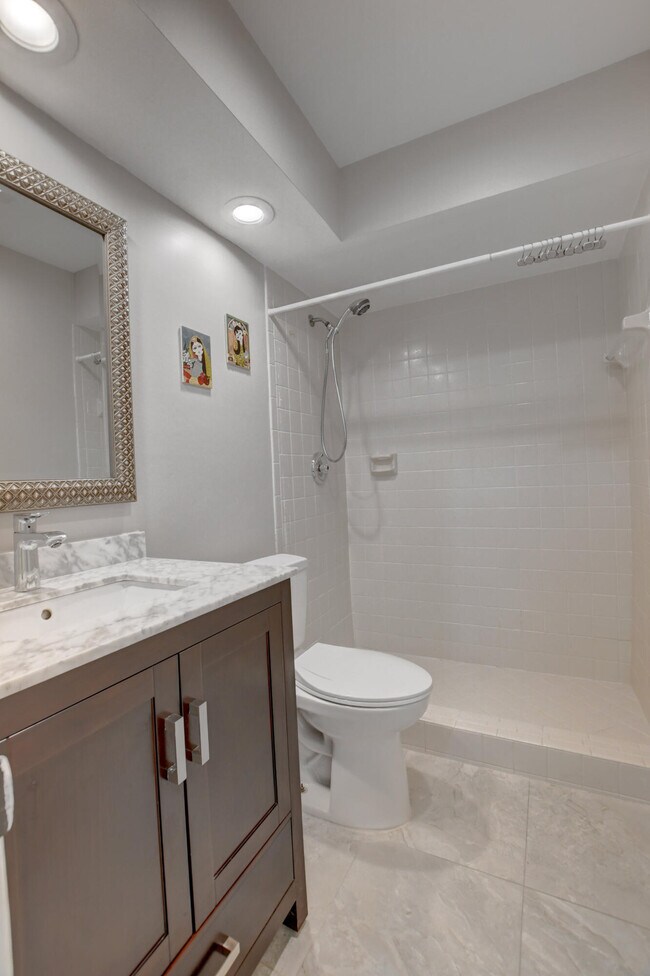 Building Photo - 6165 Belleza Ln
