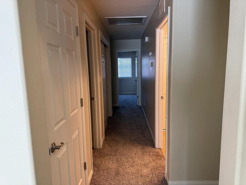 Building Photo - 13325 Boyd Lake Dr