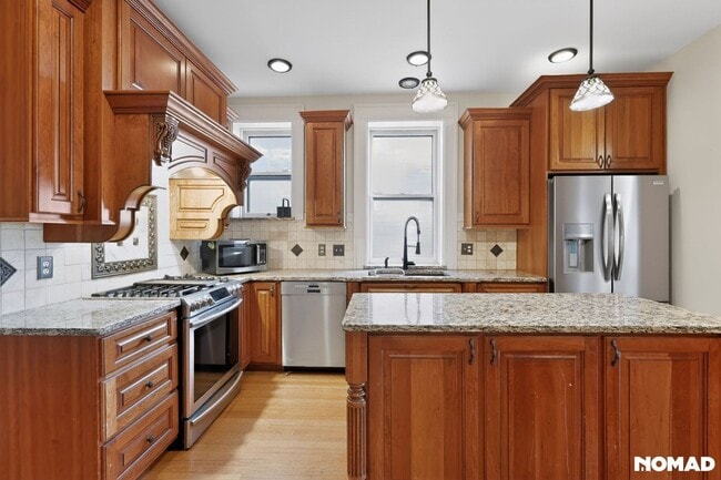 Building Photo - 910 N Clarkson St