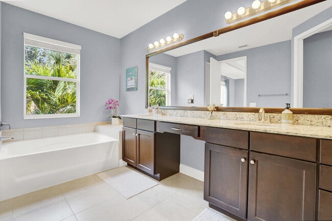 Building Photo - 2005 Foxtail View Ct