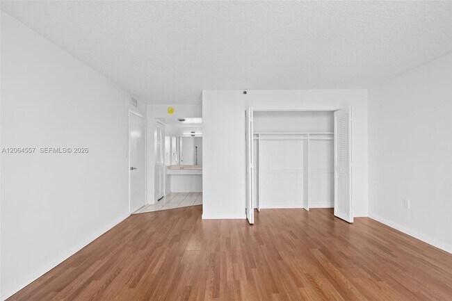 Building Photo - 17500 N Bay Rd