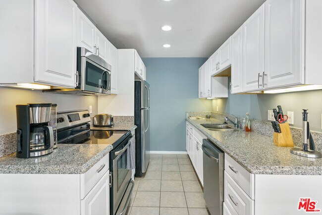 Building Photo - 843 4th St