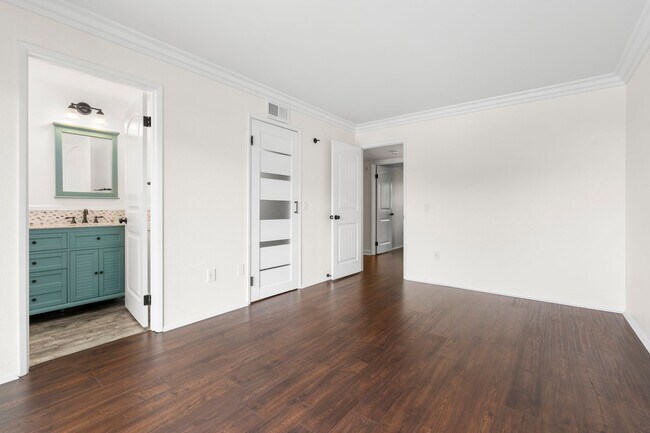 Building Photo - MOVE IN SPECIAL- $500 off First Months Ren...