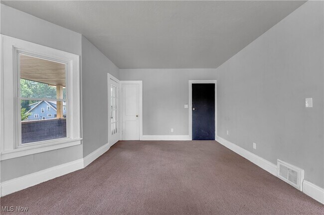Building Photo - 862 Greyton Rd