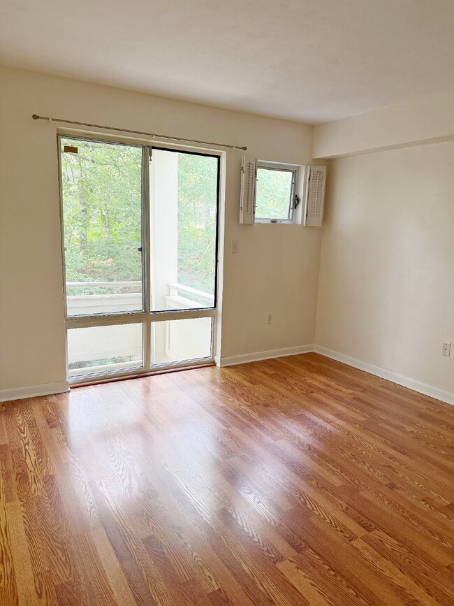 Building Photo - Spacious 2 BED 1.5 BATH Condo rental close to Quincy Center!