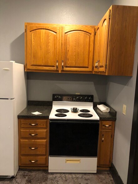 Stove - 810 Swift Ave