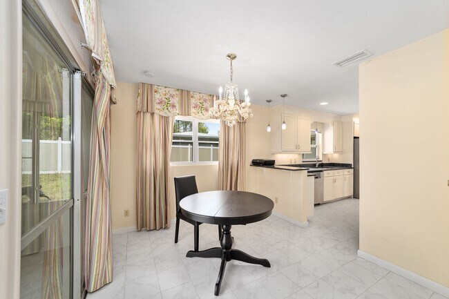 Building Photo - Beautiful 3/2 in Forest Ridge