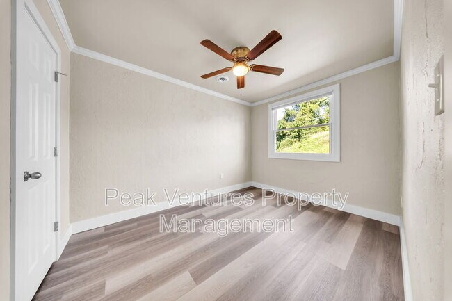 Building Photo - 10 Cabot Ct