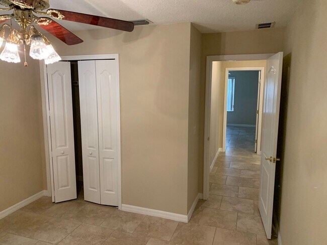 Building Photo - Beautiful 4-Bedroom, 2-Bath Home with Fenc...