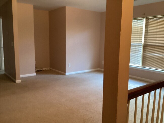 Building Photo - Outstanding Four Bedroom Home Approximately Ten Minutes Away from Ft. Jackson!