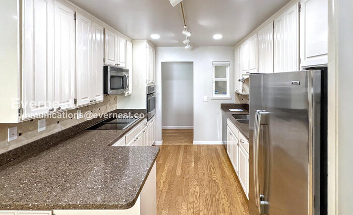 Building Photo - 736 Durshire Way