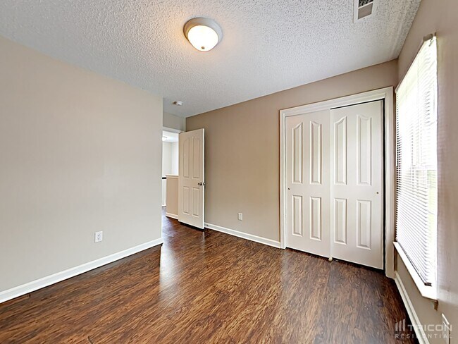 Building Photo - 4009 Far West Dr