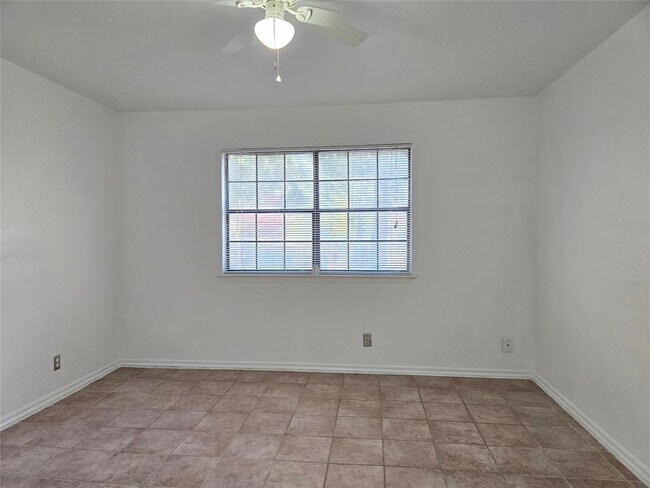 Building Photo - 2906 West Ave