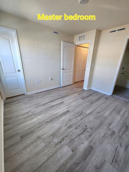 Building Photo - 545 Running Wds St