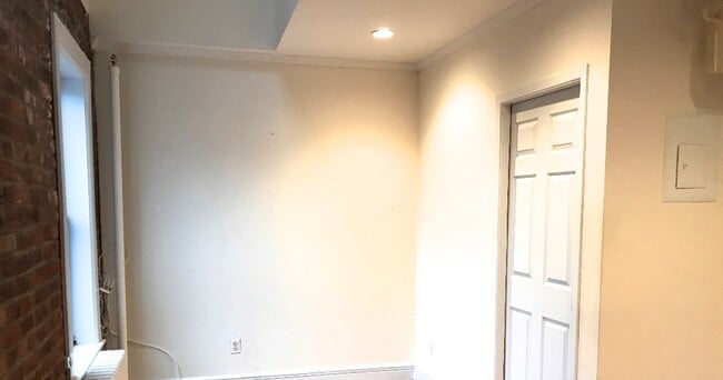 Building Photo - 234 Mott St